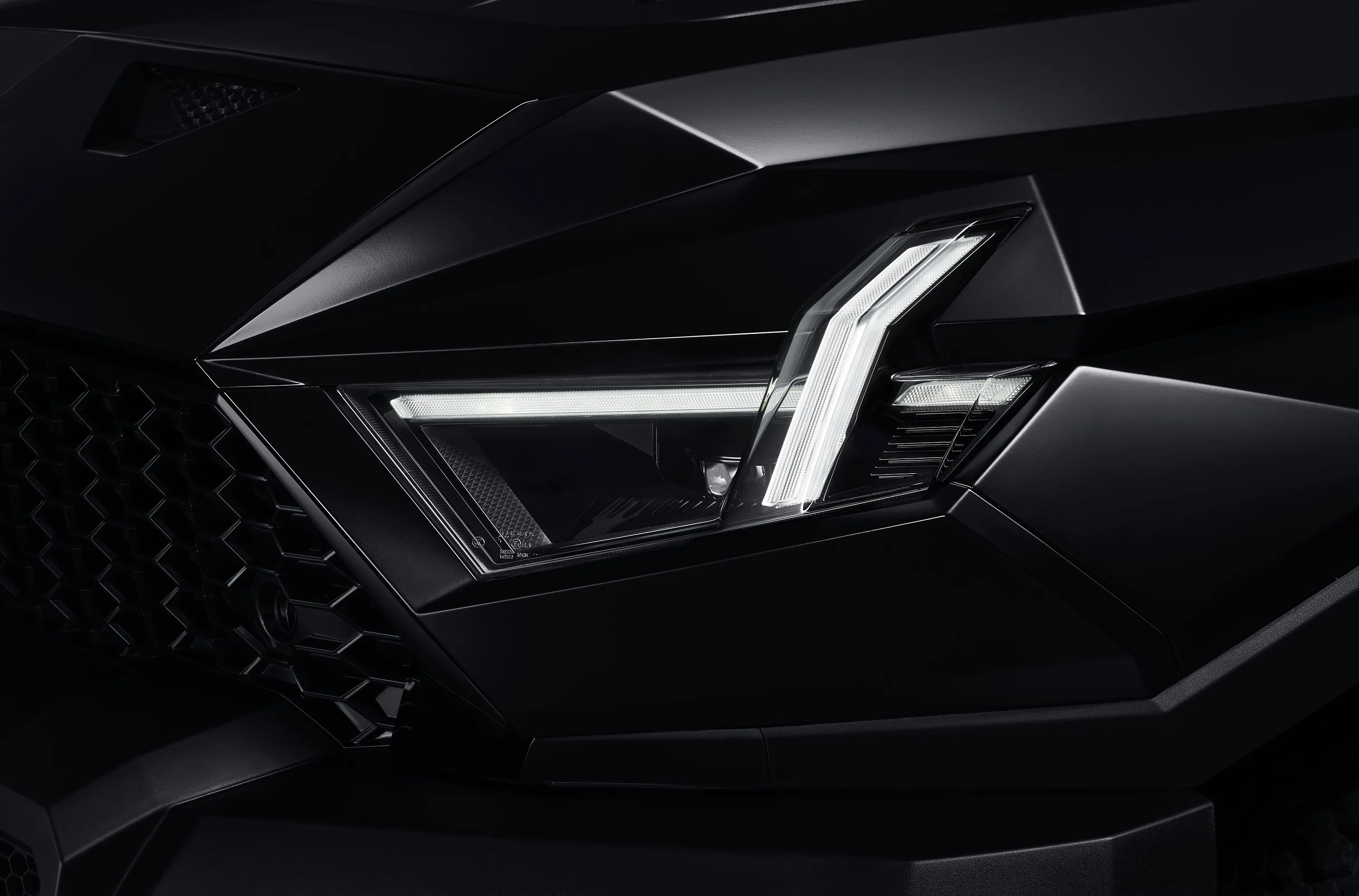 MHERO I — vertical lighting signature